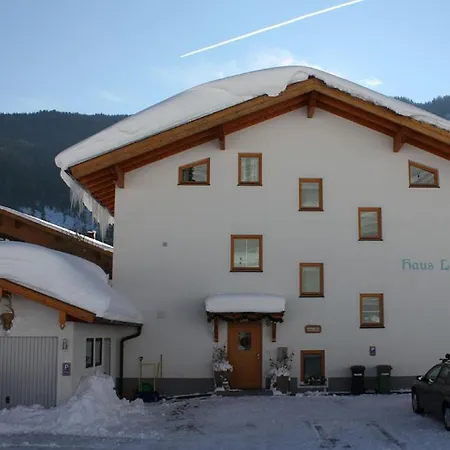 Haus Lowe شقة